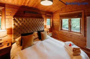Floral Lodge Great Ayton with hot tub and onsite bistro - Image 4