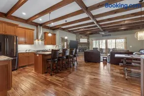 Summer Sale! 2 Master Suites, Fireplace, Hot tub - Image 3