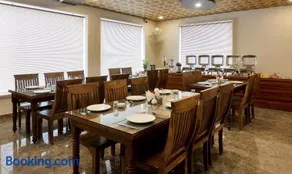 Treebo Premium Royal Amar With Mountain View And Swimming Pool - Image 4