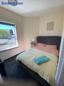 Cute Central House Sleeps 4 - Image 4