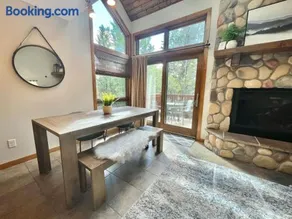 Moose Mountain Escape | Ski-In/Ski-Out | Hot Tub - Image 1
