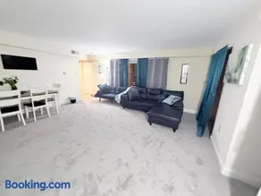 Beach Gate 1 bd apt wPool and parking walk to everything Live AC - Image 3