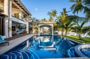 Magnificent Canal House with Dock and Adjacent Golf - Image 3
