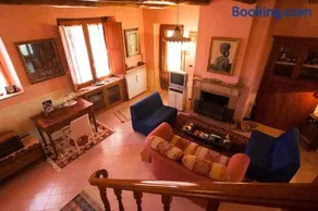 Charming House in Decollatura with Jacuzzi - Image 1