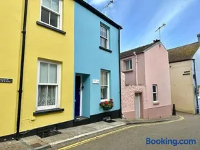 Ship Cottage Tenby Beach 50m - Image 2