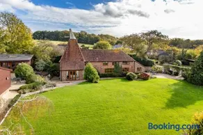 Chequers Oast - Family Home with Hot Tub and Pool - Image 4