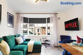 Stylish Stay in Yorkshire - Sleeps 5 - Image 2