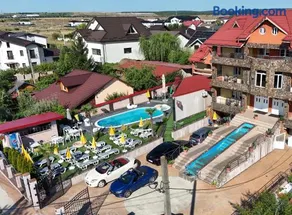Hypnotic Villa Pitesti - Image 1