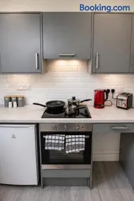 Unit 3 Modern Self Contained Apartment - Image 3