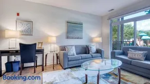 Luxury Modern Apt with Patio - Image 2