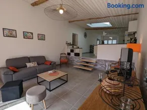Maison en pierres rénovée avec jardin, terrasse, 3 chambres, proche village, nature paisible, équipements complets - Image 3