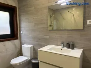 Stunning Villa with Pool and Garden - Image 4