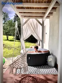 Kino na łące apartament z jacuzzi i prywatną salą kinową - Image 1