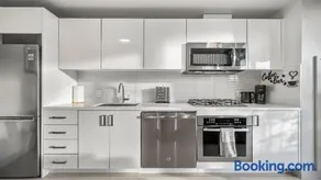 Miso 2 BD - Skyline View Patio Gym Pool & AC - Image 3