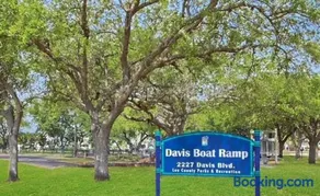 Fort Myers Shores renovated Pet Friendly Boaters Paradise with Gulf Access - Image 2