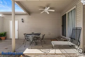 320 Royal Ct - Image 2
