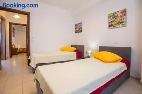 Grande Apartments - Image 2