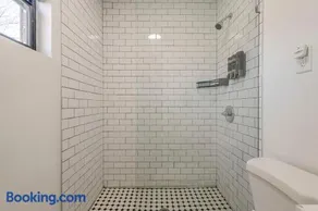 Cheerful PHX Home and Guest House in Central PHX - Image 1