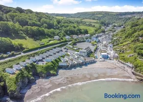 Beach Cove Coastal Retreat - Image 2