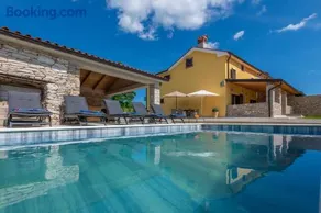 Villa Biba, a seaside hideaway with a pool - Image 1