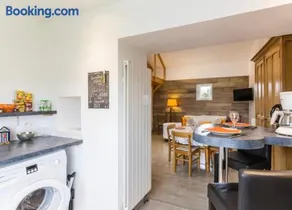 Canadian Beach Hut - Image 3