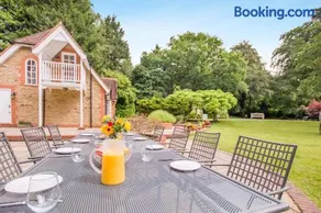 6 Bed in Haslemere oc-c34083 - Image 3
