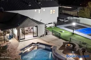 Private Pickleball Court Pool heat Spa Fire Pit - Image 4
