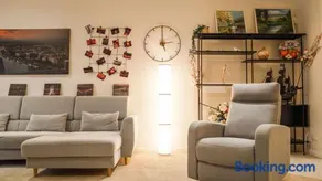 Modern 3BD Townhouse in Marsfield - Image 4