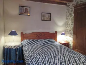 Grande maison en pierre avec jardin clôturé, animaux admis - Image 4