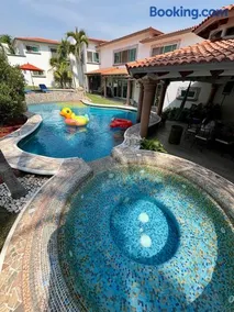 Casa de descanso con alberca y jacuzzi climatizados - Image 1