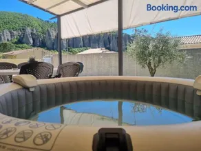 Maison avec jacuzzi et vue sur les penitents - Image 2