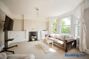 Large Victorian Apartment With High Speed Wifi 350mbps - Image 3