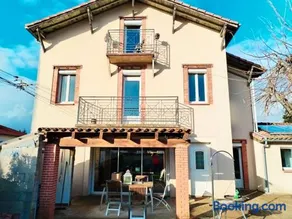 Location chambre spacieuse avec balcon et piscine - Image 3