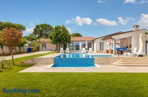 Villa MileManda for 8 people near Pula with children playground only 300 meters from the beach - Image 1