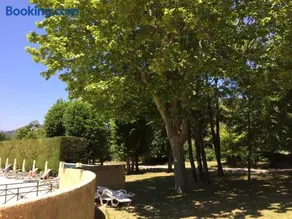 A beautiful 2 persons studio in a chateau with swimming pool - Image 5