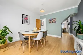 No24Sandbach - Home from Home - Exclusive Dog Friendly House & Garden - Image 1