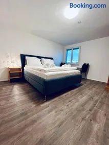 Private room with Bathroom and Lake View in Guest House - Image 2
