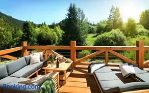 Chalet Oasis - Luxury 5-Bedroom Chalet with Panoramic Views - Image 3