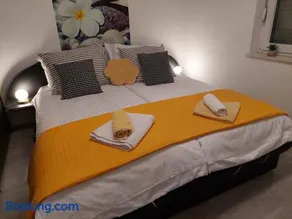 Spacious apartment with Garden close to the sea in Kastel Luksic Split - Image 4