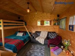 Cozy Summer House with Free Parking near Town Center & Beach - Image 1
