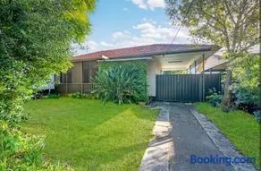 Woy Woy Perfect 3-Bedroom Charming, Beach, Sunny - Image 3