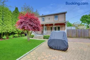 Gateway to the Hamptons in Mastic Beach - Image 2