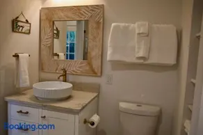 Bamboo Bungalow - waterfront studio near beach - Image 2