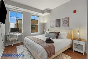 Downtown Elmhurst Luxury Apartments Near Metra & O'Hare with Pool, Gym, Parking & Theater - Image 2