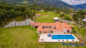 Espectacular Villa en Copacabana - Image 2