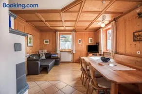 Ferienhaus 'Mendelhaus' mit Bergblick, Privatem Garten und WLAN - Image 2