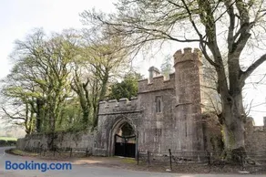 Anne's Grove Miniature Castle - Image 3
