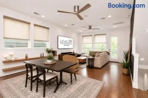 Rooftop Overlooking Downtown In Law Suite Location - Image 3