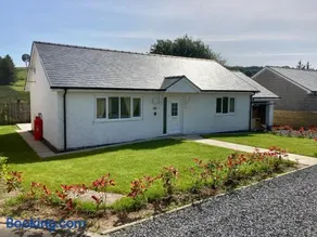 Spacious bungalow in the Cambrian mountains - Image 1
