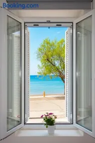 SeaHouse Retreat - Image 1